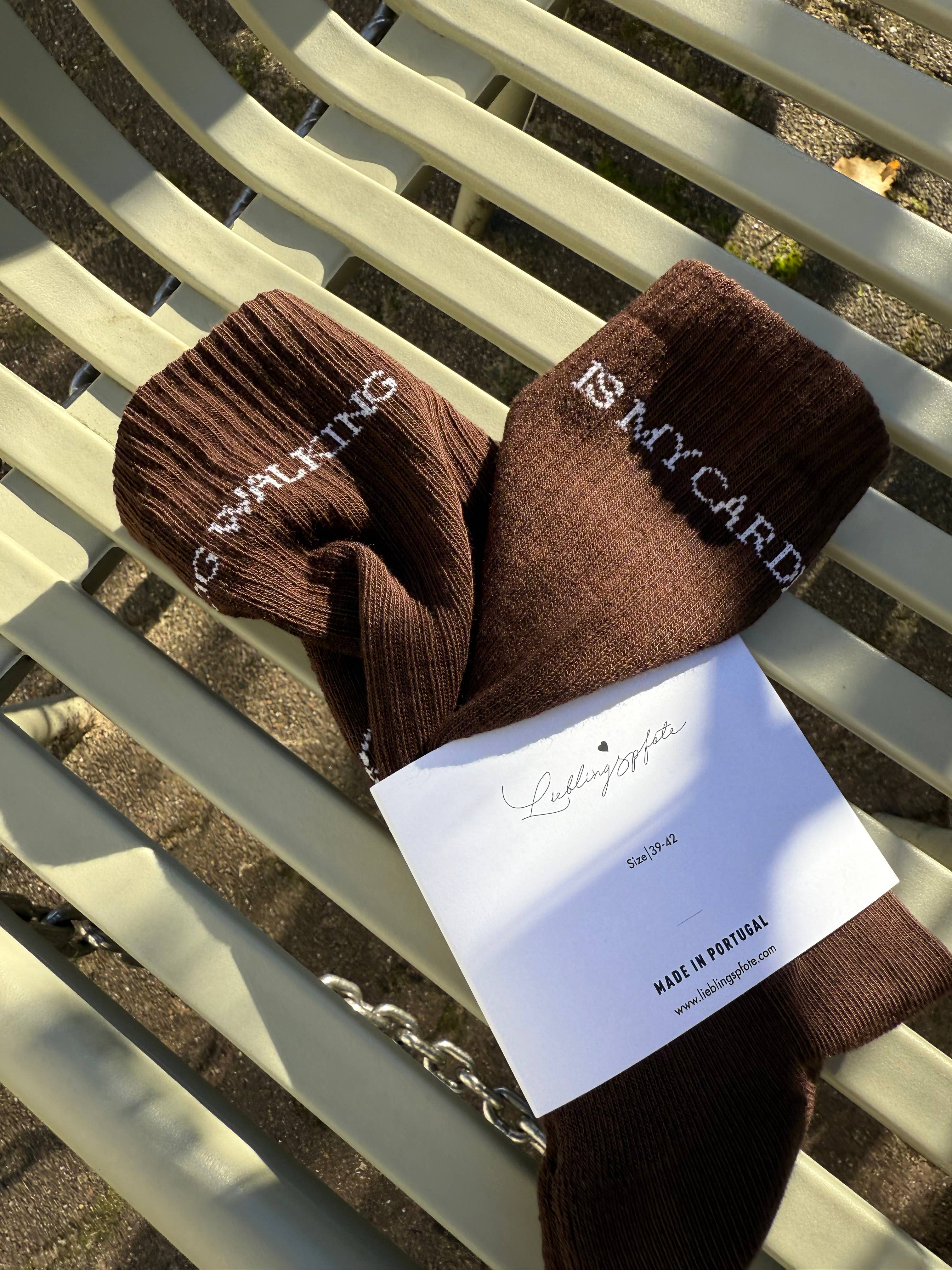 "DOG WALKING IS MY CARDIO"  Socken Braun